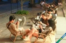 Người trẻ 'đau đầu' vì loạn xu hướng