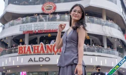 Người Hà Nội, khách nước ngoài đổ đến 'Hàm cá mập' chụp ảnh