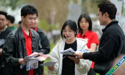 Phụ huynh, học sinh bối rối trước mùa tuyển sinh đại học