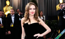 Mỹ nhân Hollyood tỏa sáng với những bộ đầm Versace