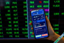 Cổ phiếu ngân hàng, bất động sản giúp VN-Index tăng vọt