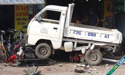 Người đàn ông nghi say xỉn lái ôtô gây tai nạn