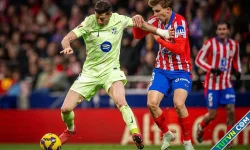 Lewandowski chạm cột mốc của Messi