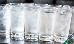 Uống nước đá khi trời lạnh có gây ốm?