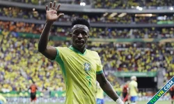 Vinicius sút xa, giúp Brazil thắng ở phút bù
