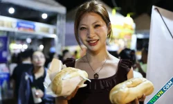 Đông nghịt khách đến Lễ hội Bánh mì TP HCM