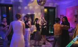 Xuyên đêm nấu ăn, khiêu vũ cùng người lạ