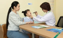Cách giảm nhiệt miệng cho trẻ