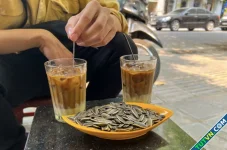 'Tiếc 1,2 triệu đồng học ngoại ngữ, tốn ba triệu uống cà phê mỗi tháng'