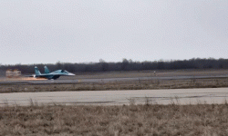 Tiêm kích Su-34 Nga mài bụng tóe lửa trên đường băng