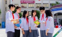Trường THCS Ngoại ngữ lần đầu tuyển thẳng, thi trên máy tính