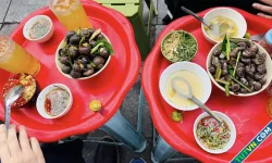 Dạo hàng quán bình dân quanh 'Hàm cá mập'