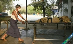 Nghĩa trang, lò hỏa táng Myanmar quá tải sau động đất