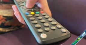 Lý do một số nút trên điều khiển TV có chấm nhỏ