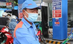 Giá xăng RON 95 lên sát 21.000 đồng một lít