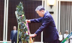 Tổng Bí thư Tô Lâm viếng nguyên Chủ tịch Lào Khamtay Siphandone