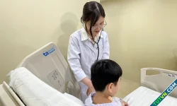 U quái to như trái bưởi chèn xẹp phế quản bé trai