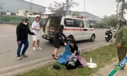 Đỡ đẻ cho sản phụ trở dạ bên đường