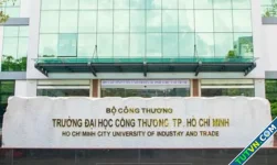 Sinh viên phản ứng vì trường thu học phí sát Tết