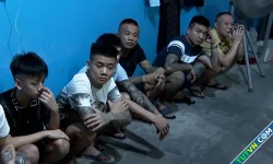 14 người bị bắt vì ép các cô gái làm tiếp viên karaoke-1.webp