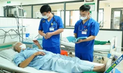 7 người nhập viện do nắng nóng một ca nguy kịch-1.webp