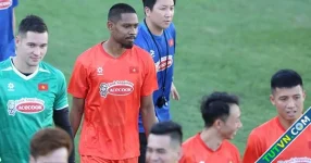 Cao Pendant Quang Vinh nâng cấp hàng thủ đội tuyển Việt Nam-1.webp