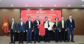 HLV Kim Sangsik nói bất ngờ về tiền vệ Việt kiều Trần Thành Trung muốn U23 Việt Nam phải-1.webp
