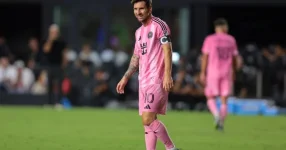 Messi có hành động cực lạ gây lo lắng điều gì đã xảy ra-1.webp