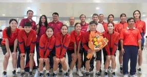 Đội tuyển bóng chuyền nữ U21 Việt Nam về đến Hà Nội khép lại hành trình bão dông-1.webp