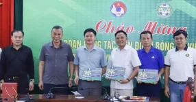 Chủ tịch VFF thăm LĐBĐ Thanh Hóa mong có thêm tài năng cho đội tuyển quốc gia-1.webp