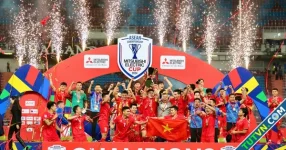 Khoảnh khắc đội tuyển Việt Nam nâng cao cúp vô địch AFF Cup 2024: Rưng rưng!