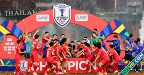 Từ ngôi vô địch AFF Cup nhìn về V-League: Mà lòng phơi phới dậy tương lai