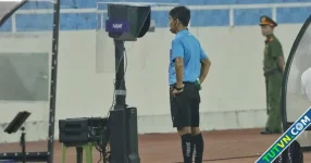 VAR lại xuất hiện ‘chi chít’ tại V-League, những cuộc đấu khó lường: Liệu ai bị mất chức?