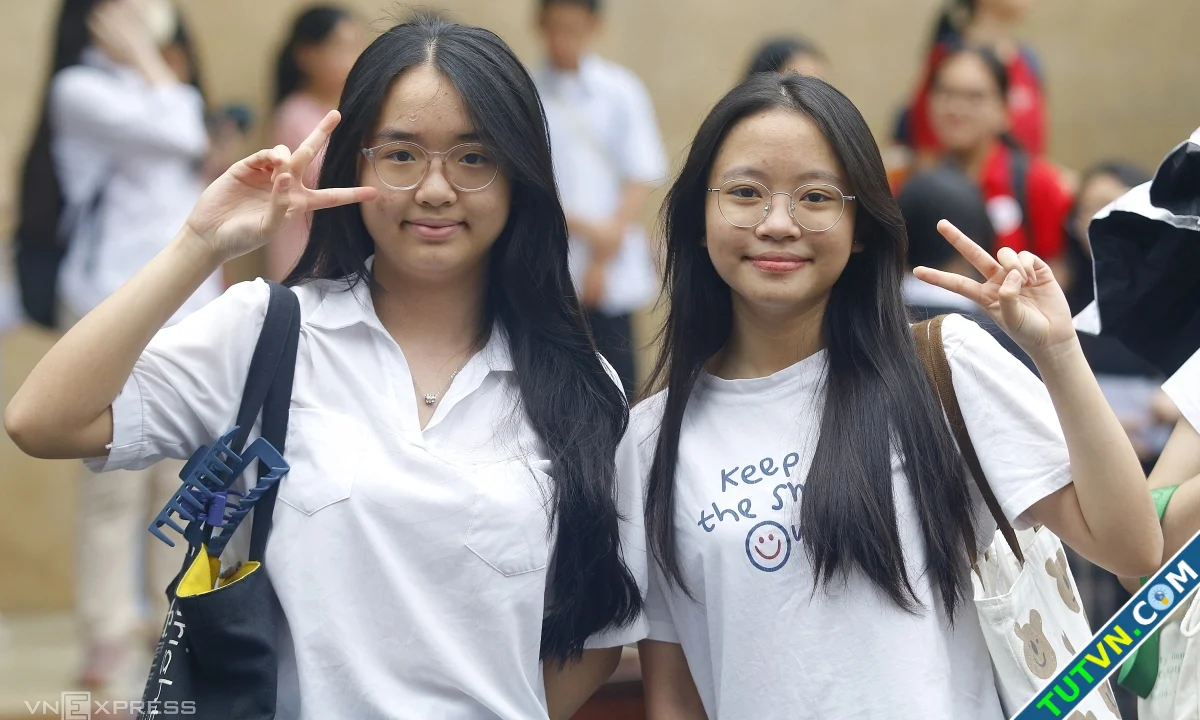 Đề thi môn Văn lớp 10 trường chuyên Khoa học Xã hội và Nhân văn-1.webp