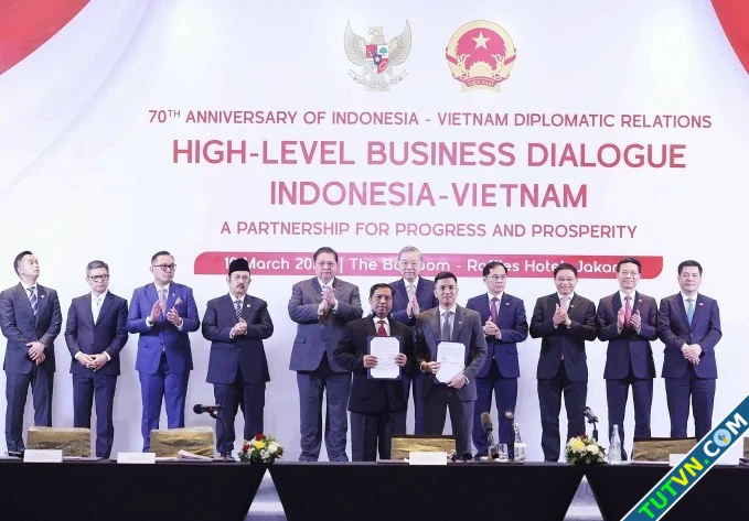 Điểm tin 17h Việt Nam Indonesia ký nhiều văn kiện hợp tác | Gói cước 5G tại Việt Nam thấp nh...webp