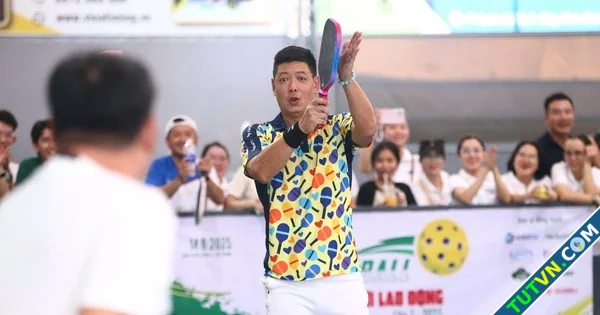 Diễn viên Bình Minh tạo sức hút đặc biệt trên sân pickleball-1.webp