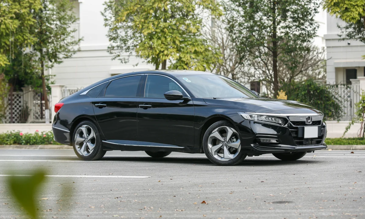 Doanh số sedan cỡ D tháng 7  Accord tăng Camry giảm-1.webp