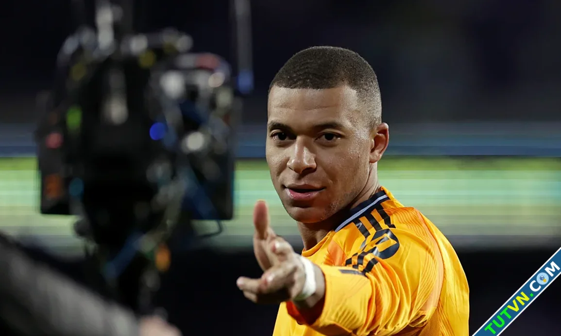 Đối thủ thán phục Mbappe giữa trận-1.webp