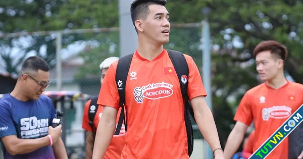 Đội tuyển Việt Nam làm quen sân ở Malaysia Tập trung cao độ trước trận đánh lớn-1.webp