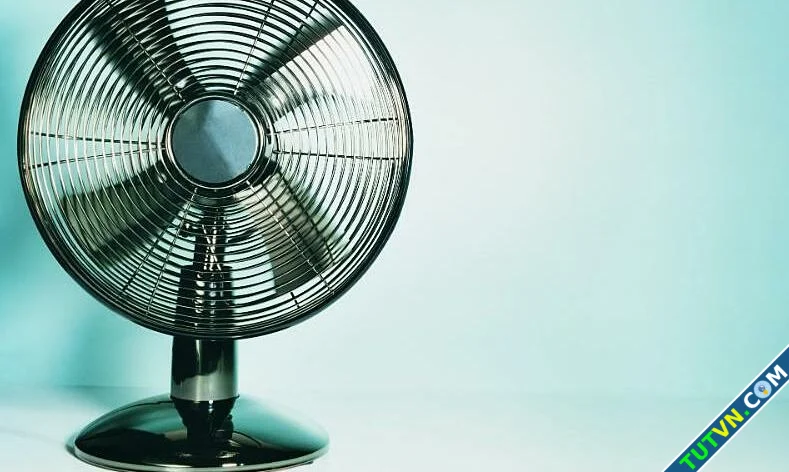 Dùng quạt điện trời nóng có hại không-1.webp