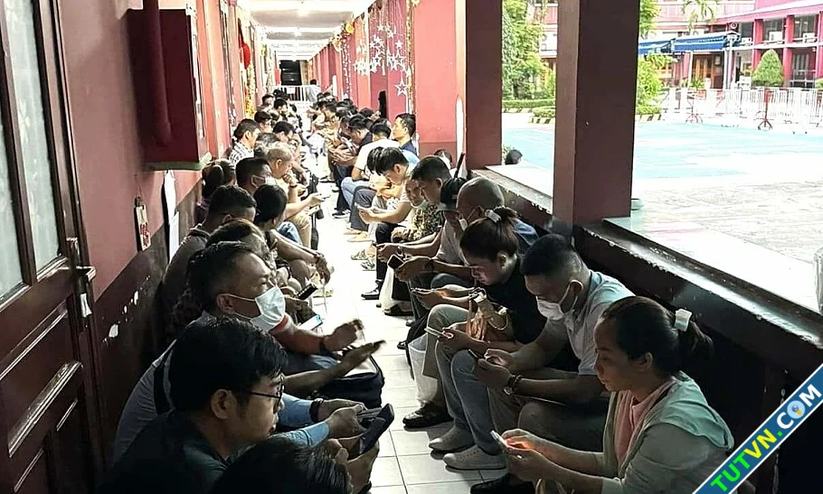 Dứt cảnh xếp hàng xuyên đêm xin vào lớp 1 Tiểu học Thực hành Sài Gòn-1.webp