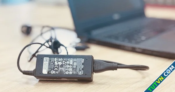 Giải mã 039cục gạch039 bí ẩn trên bộ sạc laptop-1.webp