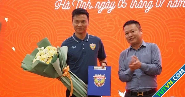 Gương mặt bất ngờ ngồi ghế nóng Hà Tĩnh HLV Thành Công rời đội vì sức khỏe-1.webp