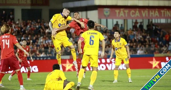 Hà Tĩnh bại trận đau đớn SLNA có chiến thắng quý hơn vàng Tạm thoát hiểm-1.webp