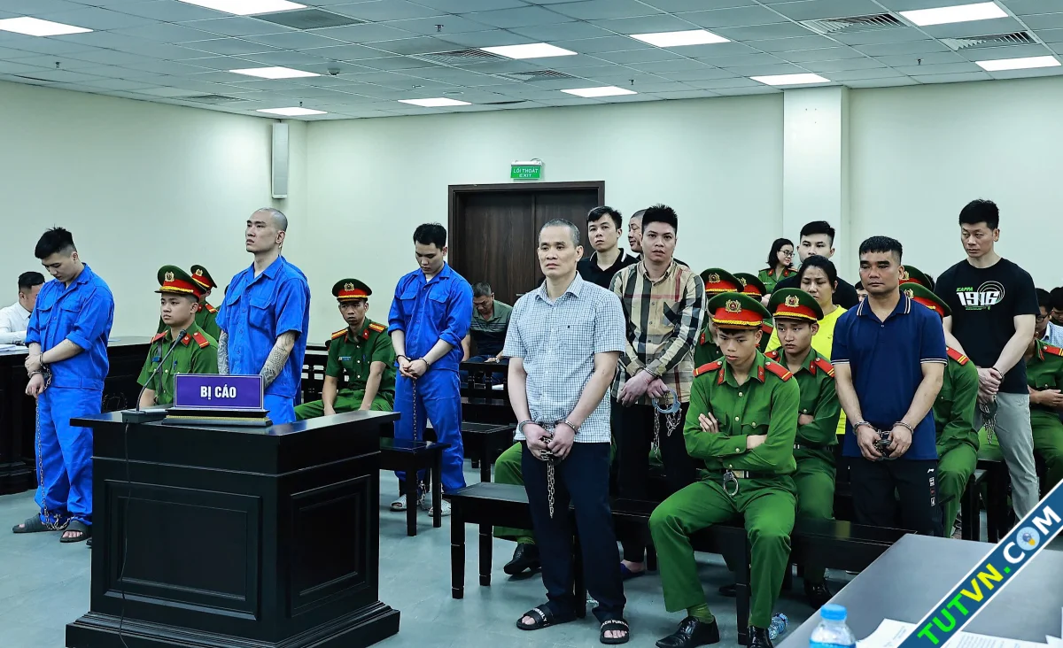 Hai cựu công an ra tòa vì dùng ôtô biển xanh chở ma túy hậu thuẫn bà trùm-1.webp
