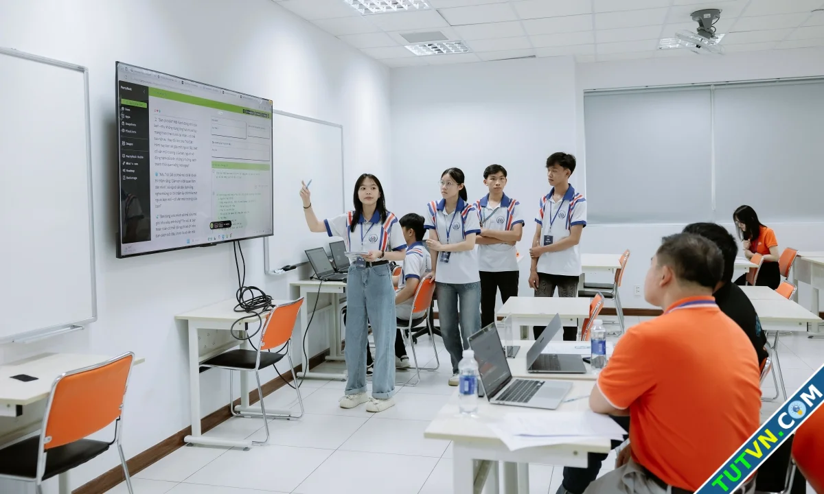 Hàng nghìn học sinh chinh phục lập trình AI tại FPTU AI Robotics Challenge-1.webp