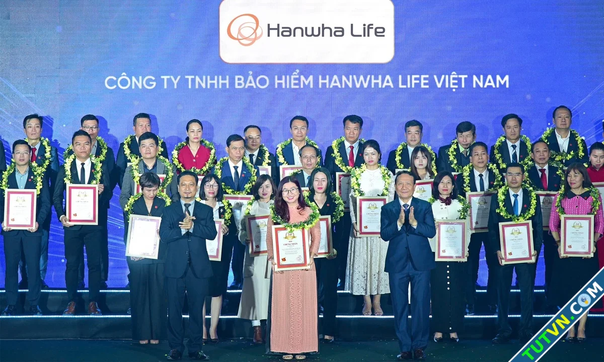 Hanwha Life tăng hạng trong Top 500 doanh nghiệp lớn nhất Việt Nam 2024-1.webp