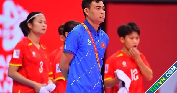 HLV đội futsal nữ Việt Nam nói gì sau chiến thắng kịch tính trước Hồng Kông-1.webp