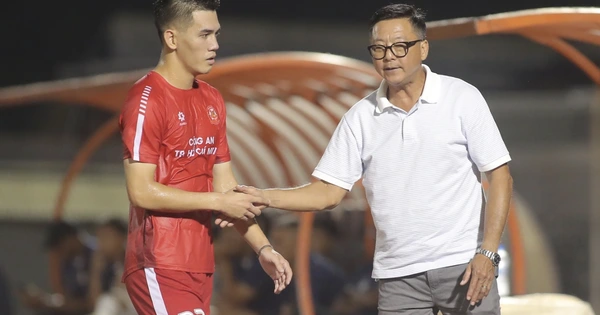 HLV Huỳnh Đức Tiến Linh và màn tái ngộ đầy duyên nợ Trận derby TPHCM cực nóng-1.webp