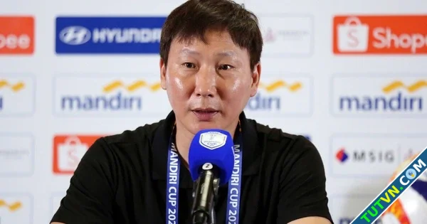 HLV Kim Sangsik chỉ thẳng điểm yếu chí tử của U23 Việt Nam nói điều không ngờ về Philippines-1.webp